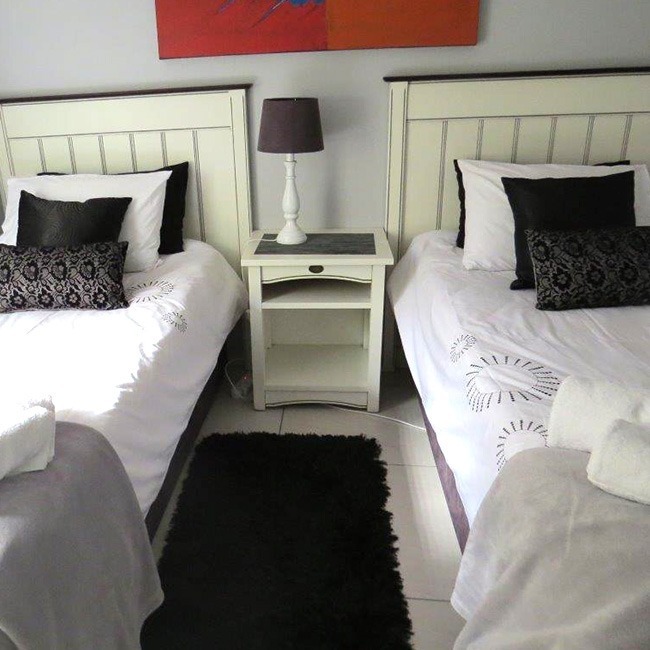 St Tropez 1006 2 Bedroom 2e