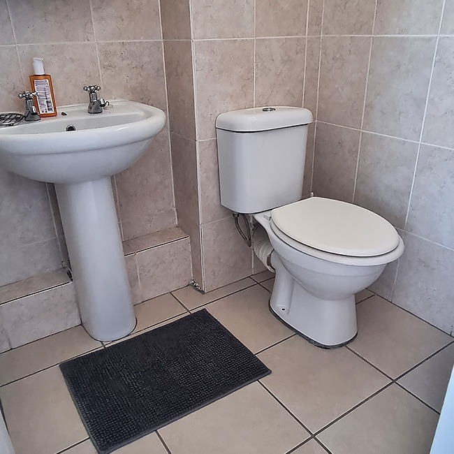 St Tropez 703 Bachelor Unit Toilet 1