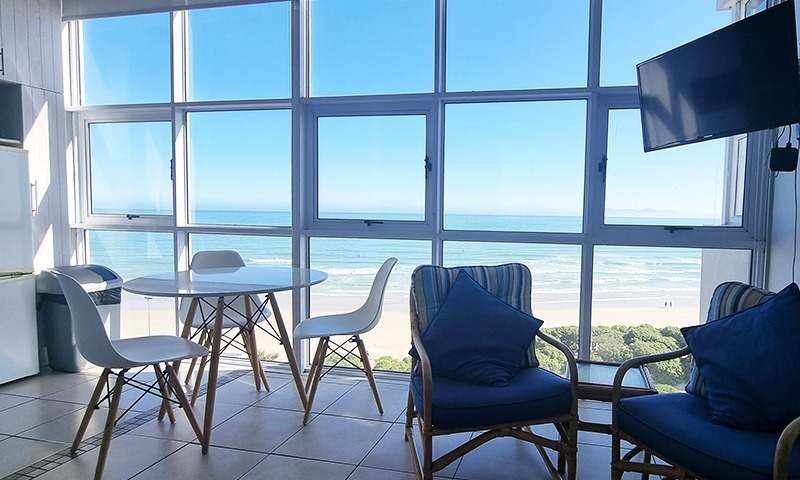St Tropez 703 Bachelor Unit