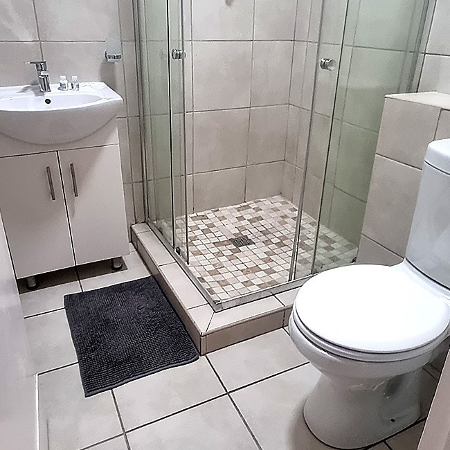 Toilet St Tropez 1104 2 Bedrooms