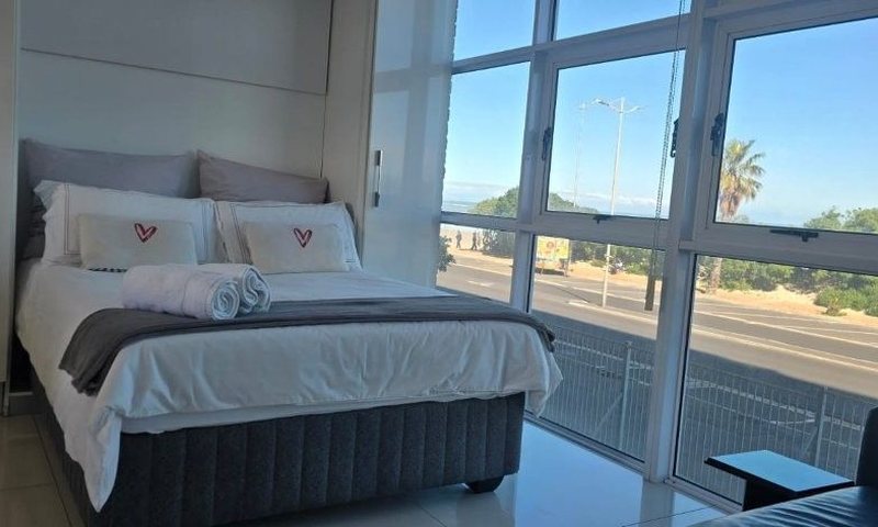St Tropez 103 bachelor apartment bedroom with sea view
