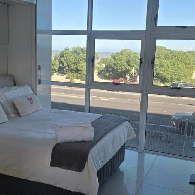 St Tropez 103 bachelor apartment photo