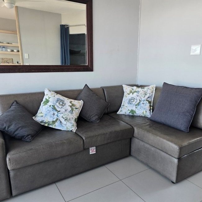St Tropez 503 bachelor apartment photo